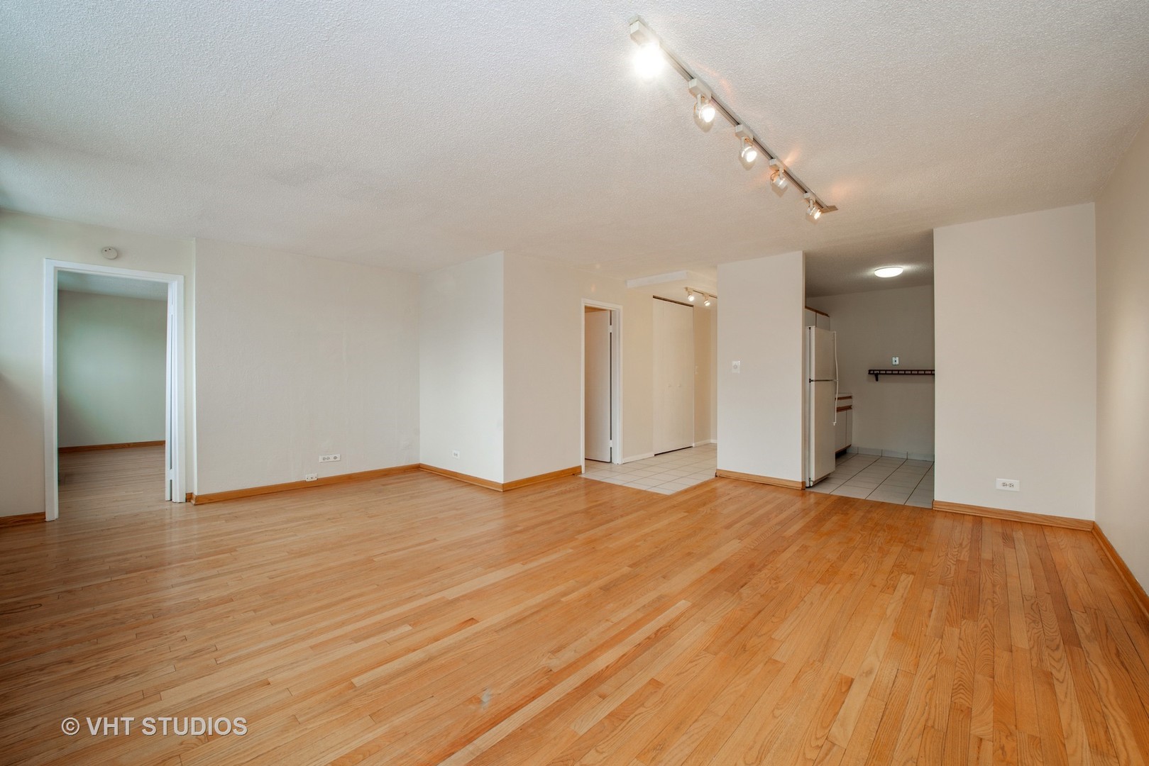 30 East Division Street, Unit 10B Chicago, IL 60610 - Photo 6 of 15