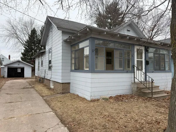 $95,500 | 126 8th Street, Clintonville, WI 54929