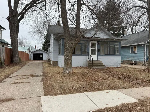 $95,500 | 126 8th Street, Clintonville, WI 54929
