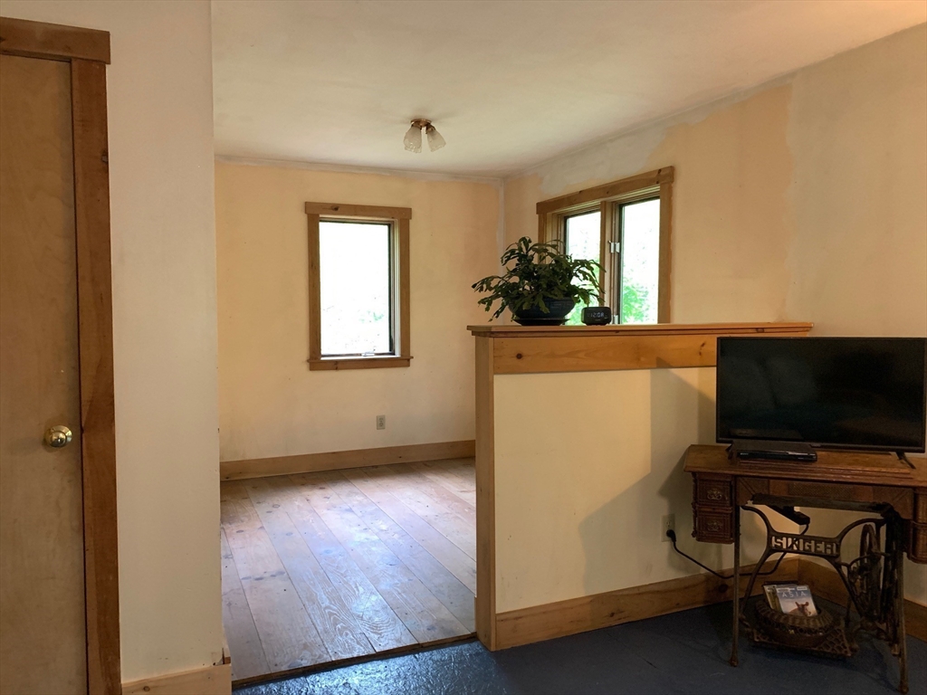 166 East Chestnut Hill Road Montague, MA 01351 - Photo 7 of 32