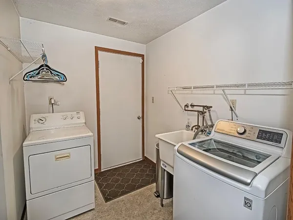 $190,000 | 2750 Iowa Drive, Unit 14, Lower Burrell, PA 15068