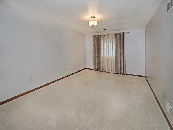 $190,000 | 2750 Iowa Drive, Unit 14, Lower Burrell, PA 15068