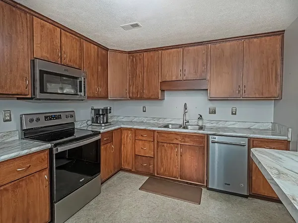 $190,000 | 2750 Iowa Drive, Unit 14, Lower Burrell, PA 15068