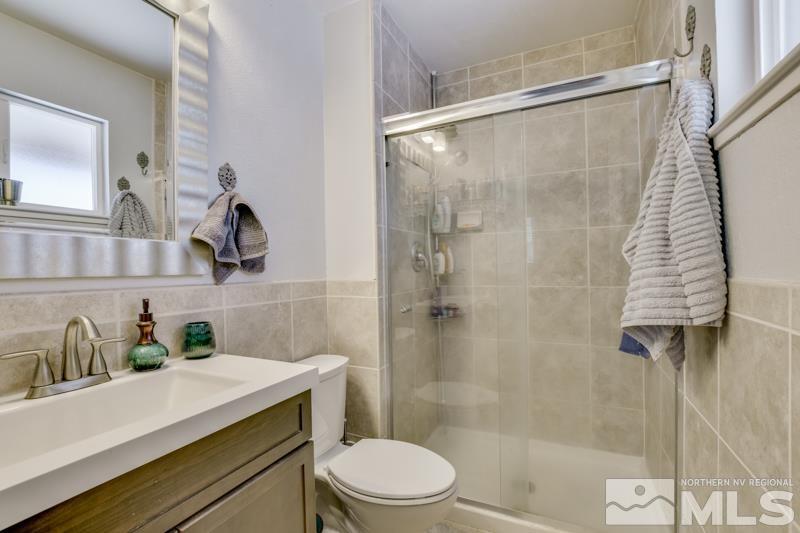 1450 Kirkham Way Reno, NV 89503 - Photo 11 of 20 a bathroom with a sink toilet and shower