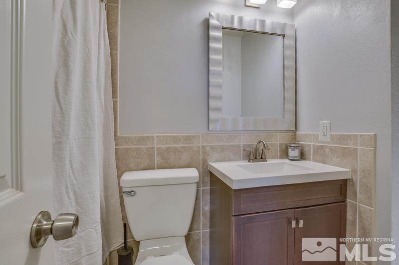 1450 Kirkham Way Reno, NV 89503 - Photo 14 of 20 a bathroom with a sink and a toilet