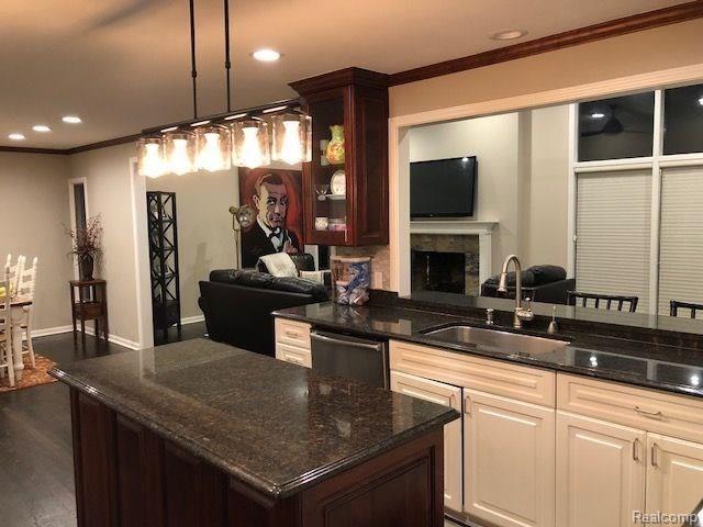 4781 South Valleyview Road West Bloomfield, MI 48323 - Photo 14 of 52 Gallery Image 14
