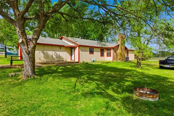 a view of an outdoor space and a yard