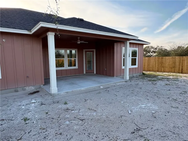 a view of a house with a backyard