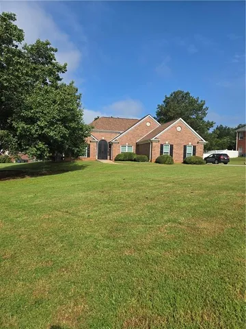 a view of a house with a big yard