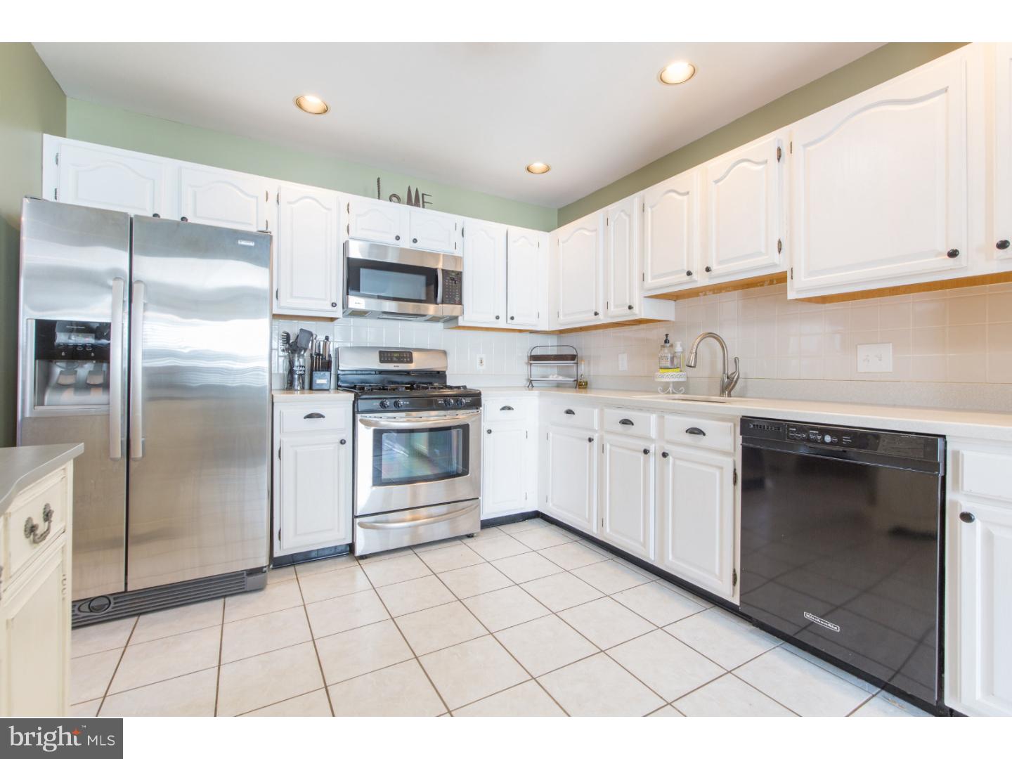 1627 Covington Road, Unit 14 Yardley, PA 19067 - Photo 6 of 25 Kitchen