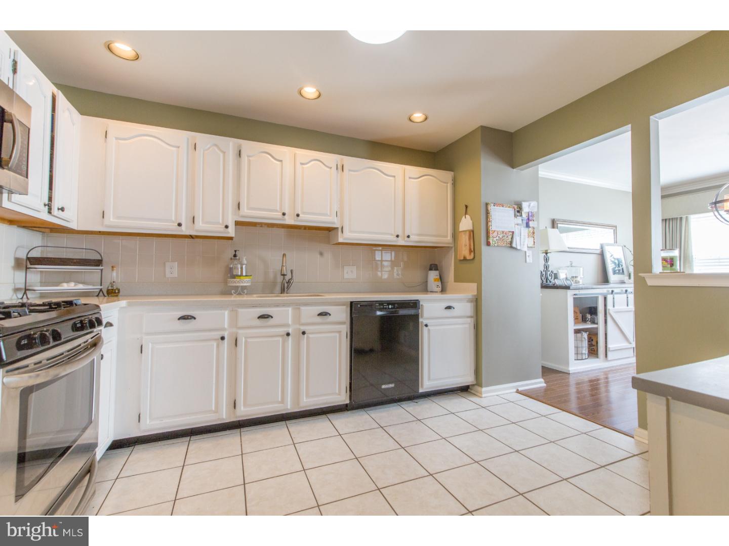 1627 Covington Road, Unit 14 Yardley, PA 19067 - Photo 8 of 25 Kitchen