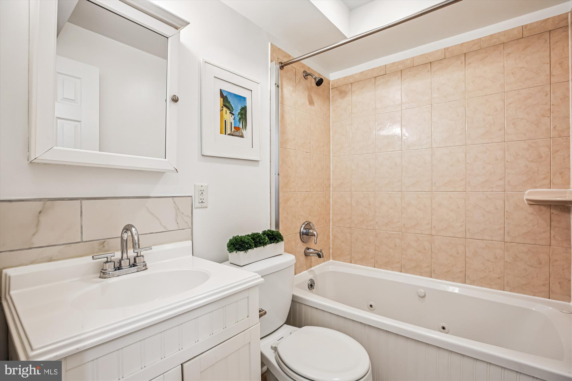 13 R Street Northeast, Unit 1 Washington, DC 20002 - Photo 24 of 39 Gallery Image 24