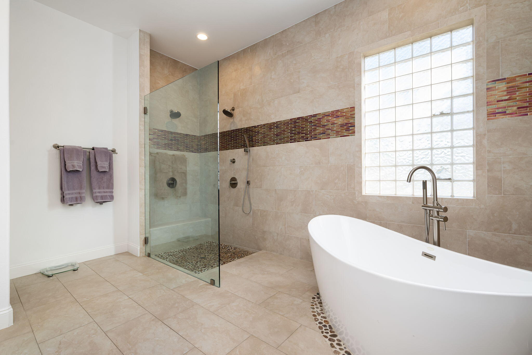 46 Vía Bella Rancho Mirage, CA 92270 - Photo 12 of 28 a bathroom with a bathtub and a shower