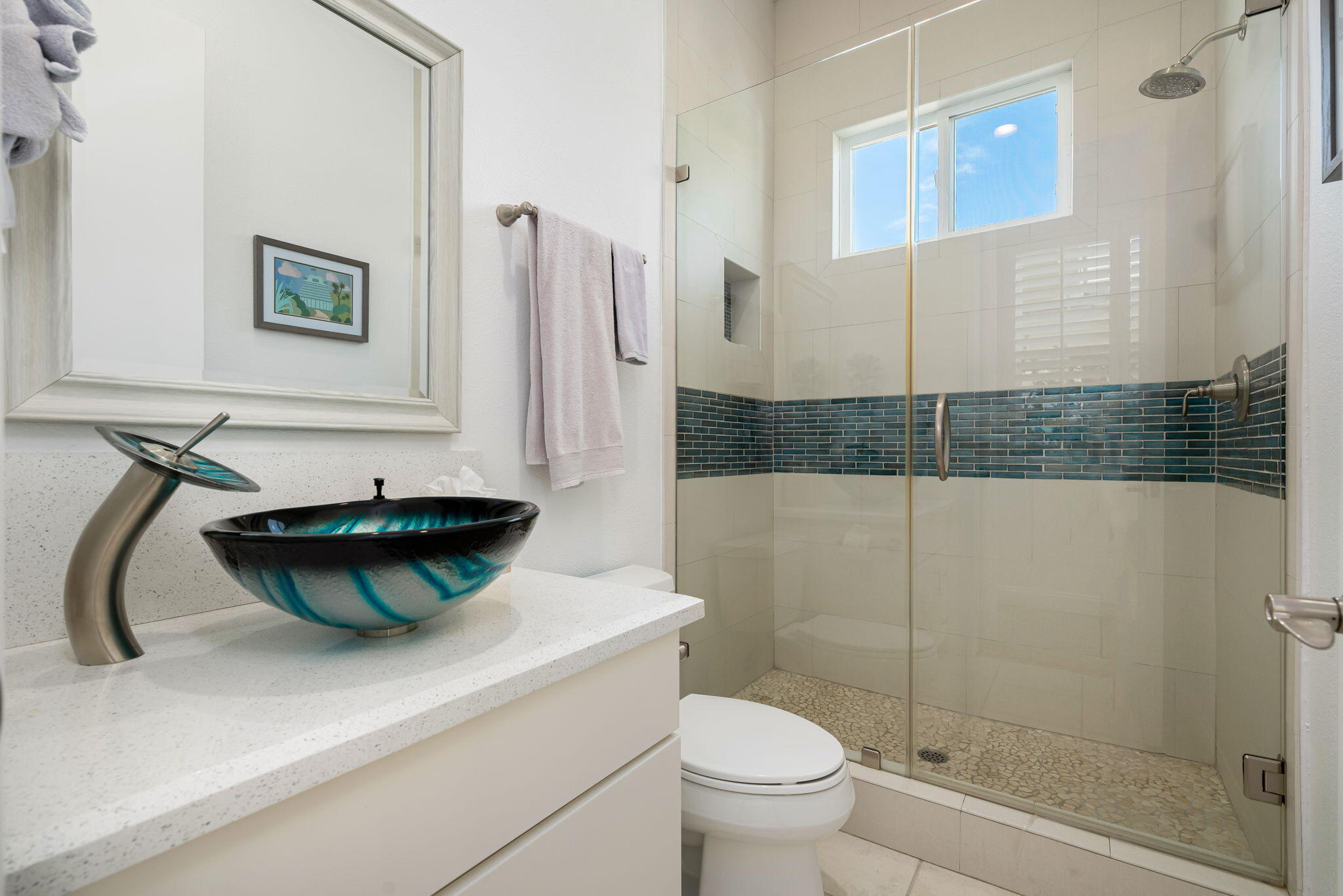 46 Vía Bella Rancho Mirage, CA 92270 - Photo 14 of 28 a bathroom with a sink toilet and shower