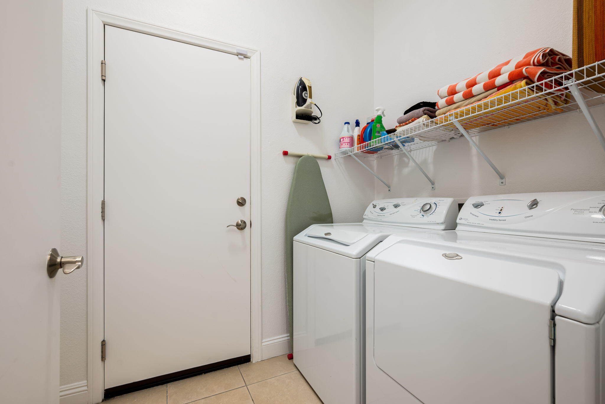46 Vía Bella Rancho Mirage, CA 92270 - Photo 18 of 28 a utility room with dryer and washer