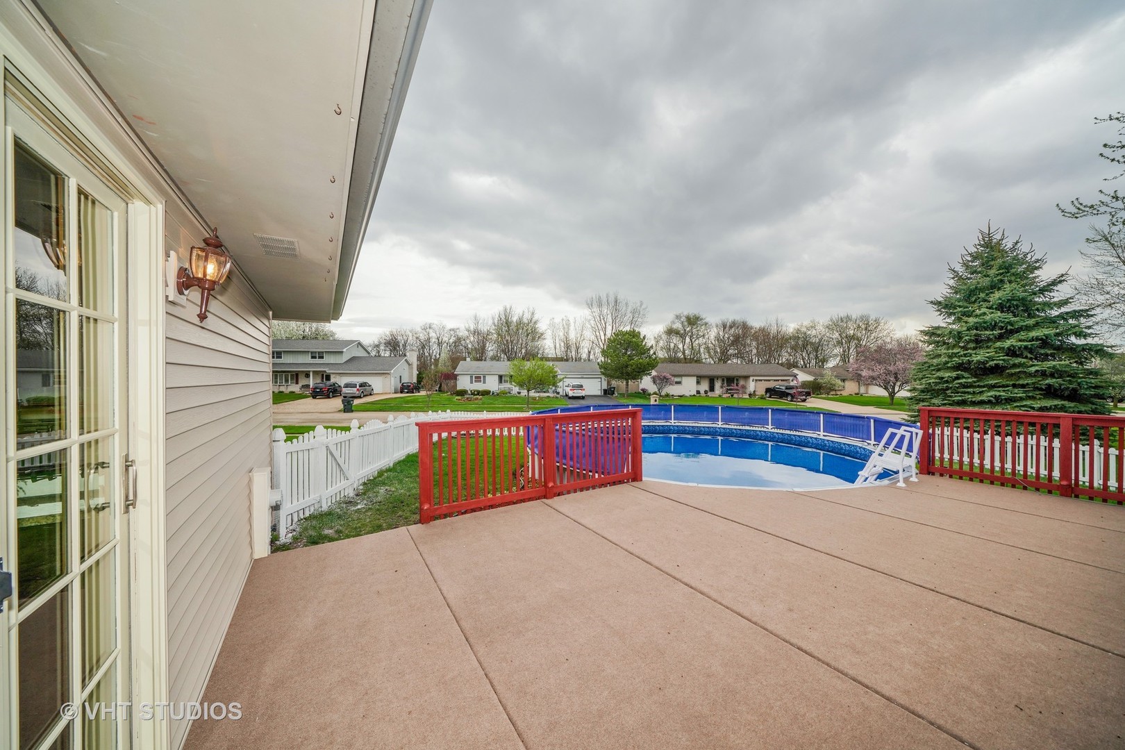 904 Knollside Road New Lenox, IL 60451 - Photo 13 of 16 a view of balcony with two potted plants