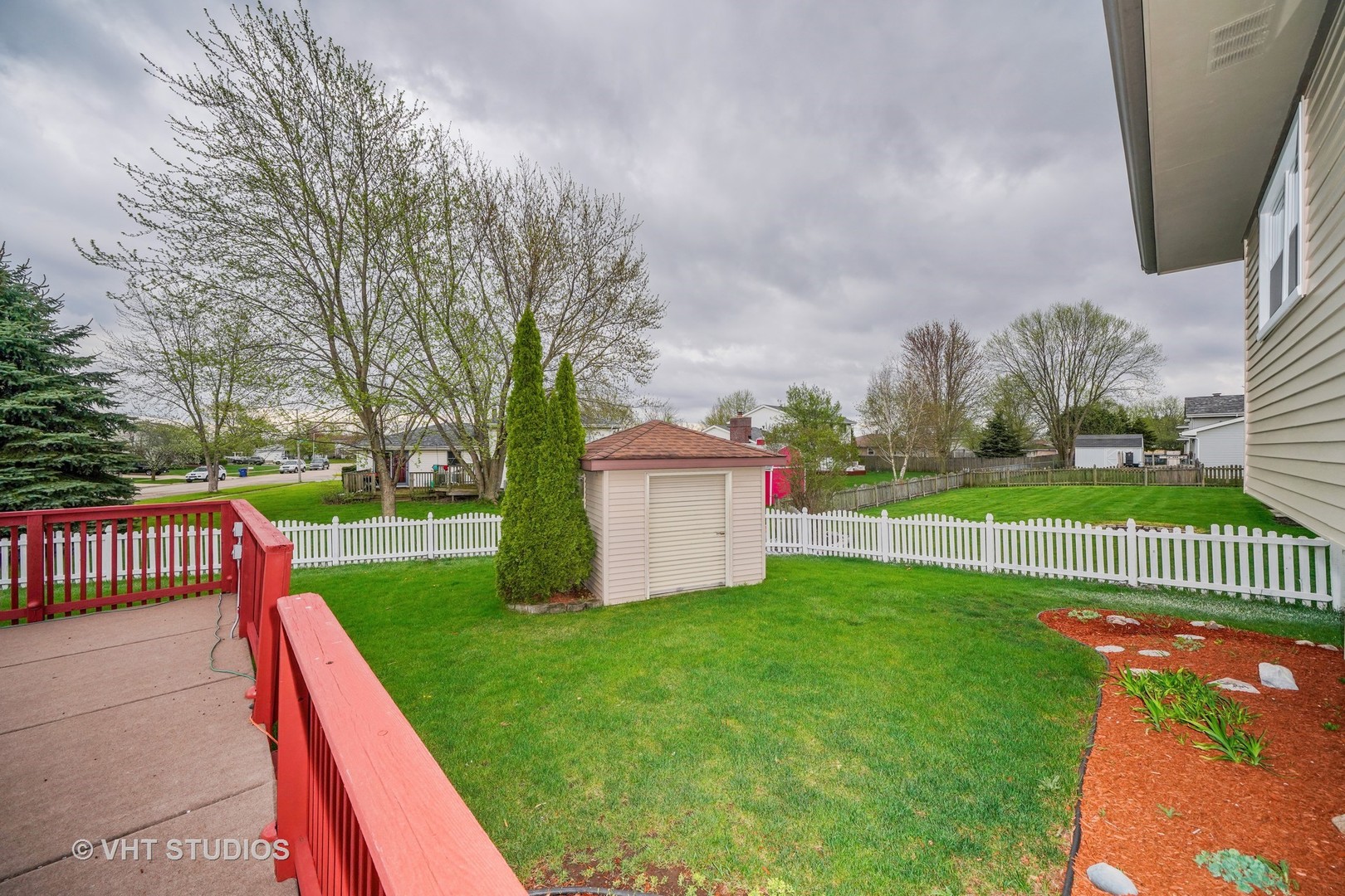 904 Knollside Road New Lenox, IL 60451 - Photo 14 of 16 a view of a garden with wooden fence