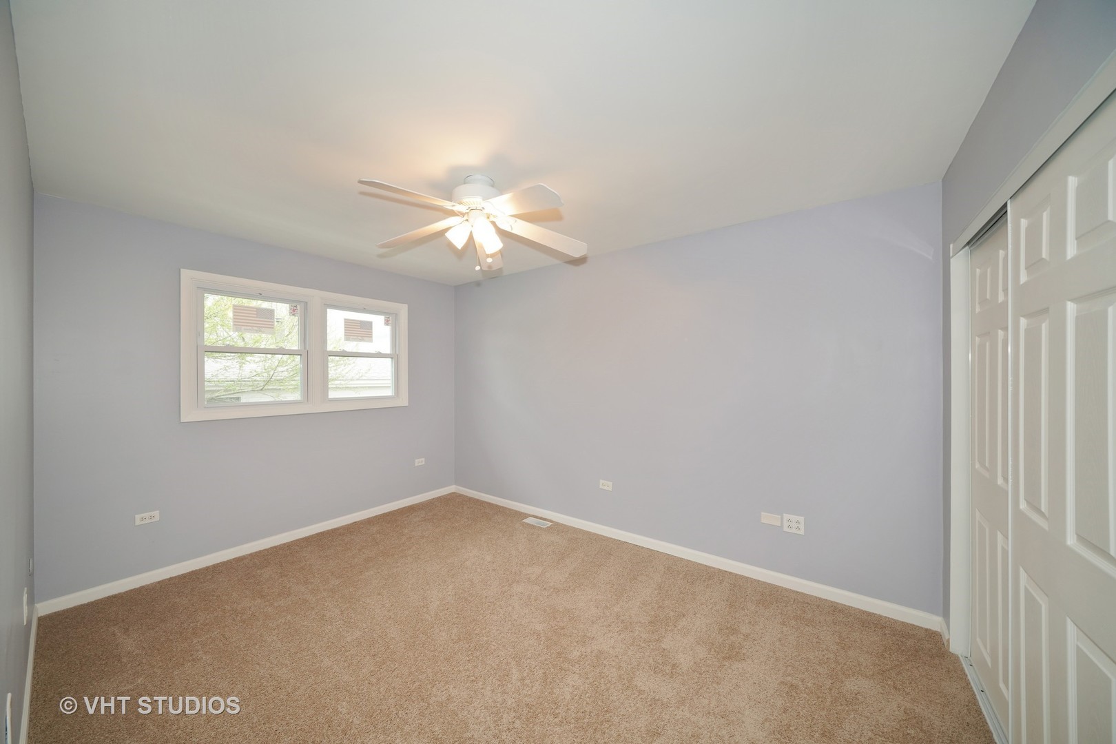 904 Knollside Road New Lenox, IL 60451 - Photo 6 of 16 an empty room with a window