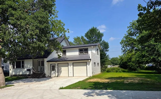 $129,000 | 109 5th Avenue Southeast, Pipestone, MN 56164