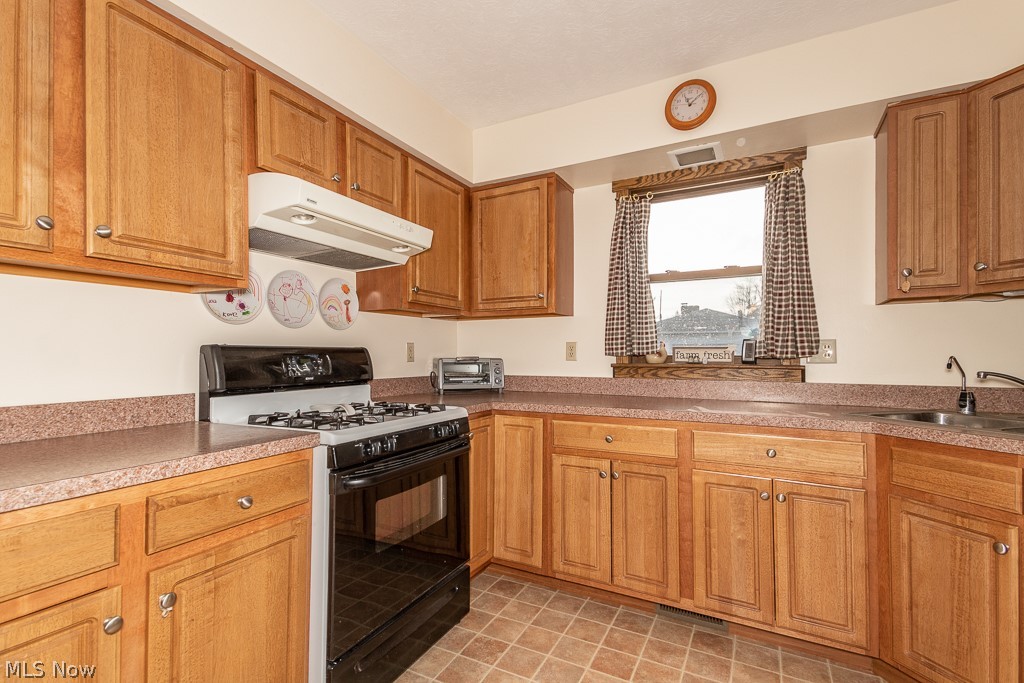 13050 Ravenna Road Chardon, OH 44024 - Photo 11 of 27