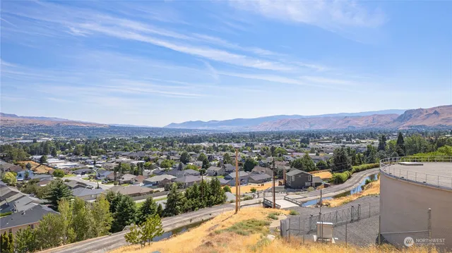 $229,900 | 1833 Broadway Place, Wenatchee, WA 98801