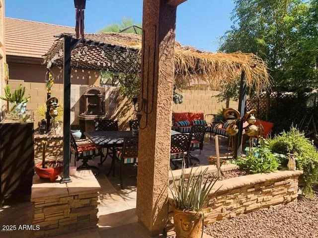 a view of entryway front of house