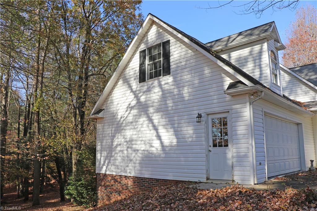 591 Vannoy Maxwell Road Purlear, NC 28665 - Photo 3 of 46