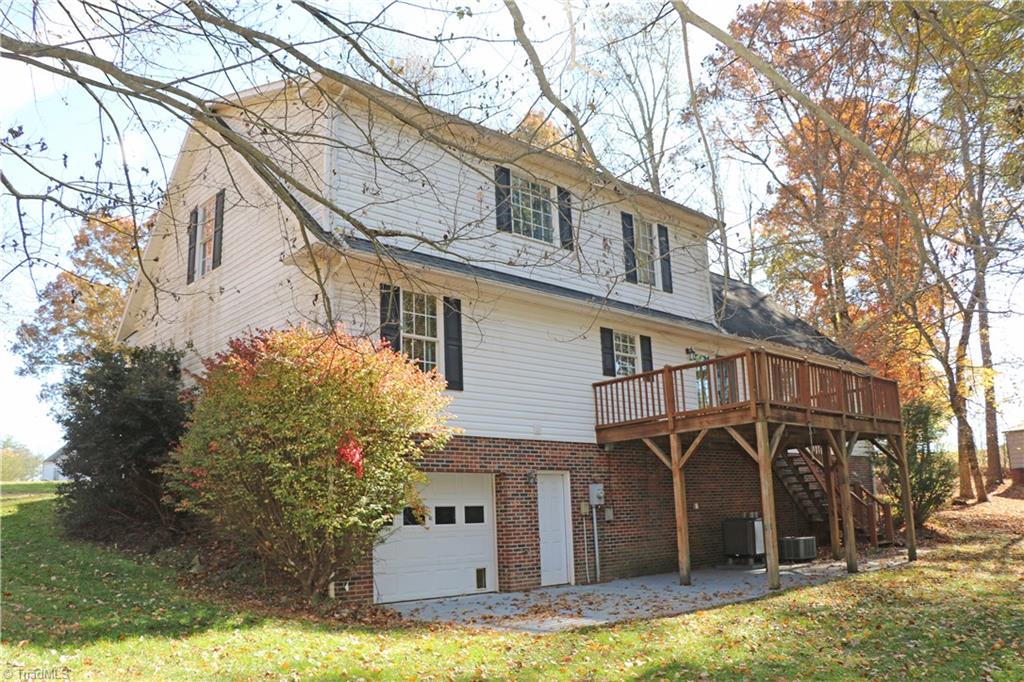 591 Vannoy Maxwell Road Purlear, NC 28665 - Photo 5 of 46