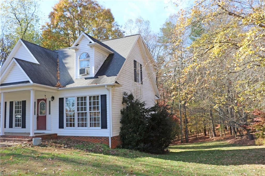 591 Vannoy Maxwell Road Purlear, NC 28665 - Photo 6 of 46