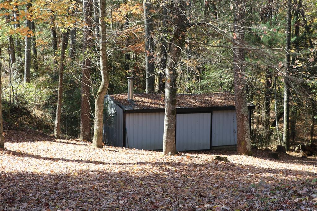 591 Vannoy Maxwell Road Purlear, NC 28665 - Photo 10 of 46