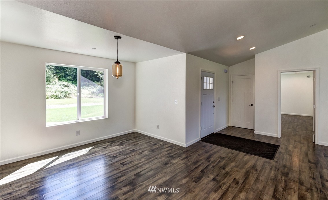 318 Manley Road Bellingham, WA 98229 - Photo 5 of 25 Gallery Image 5