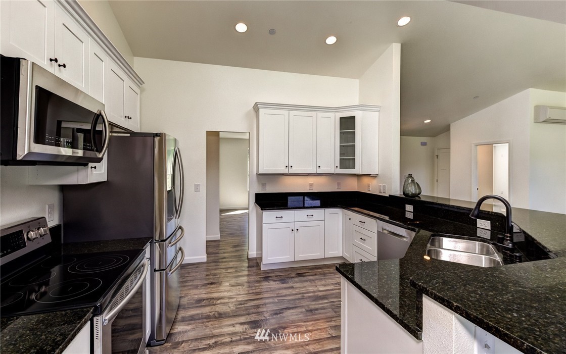318 Manley Road Bellingham, WA 98229 - Photo 9 of 25 Gallery Image 9