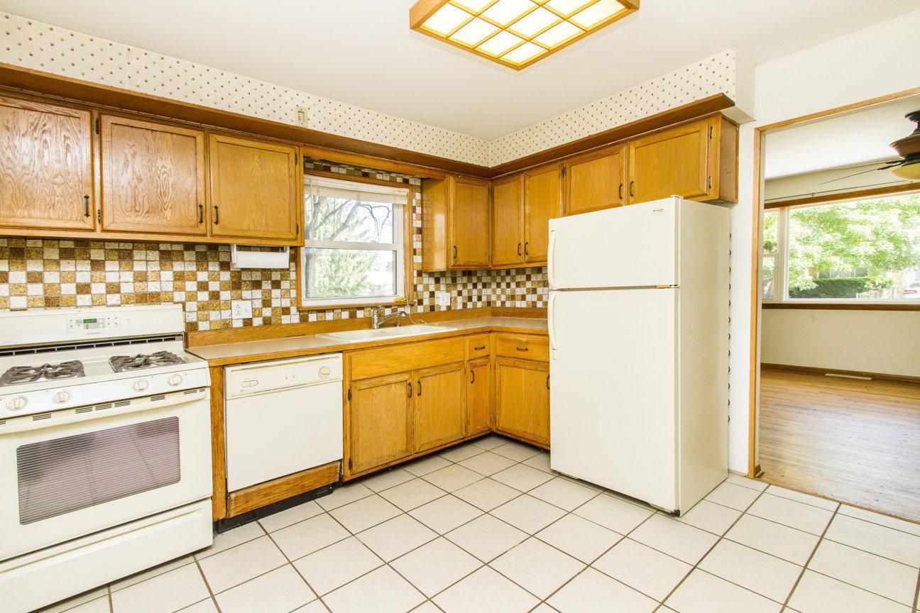 1621 Case Road Columbus, OH 43224 - Photo 11 of 35