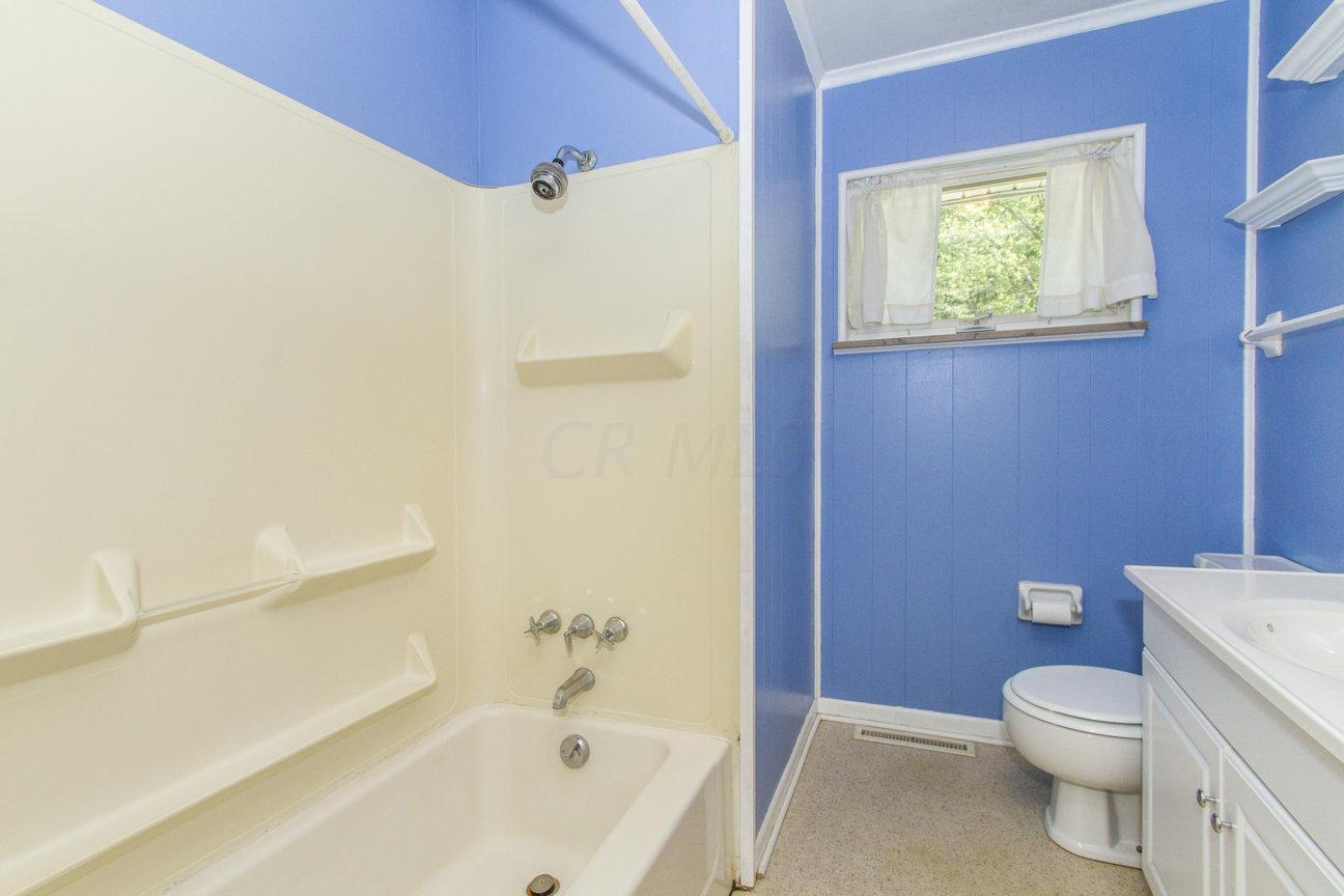 1621 Case Road Columbus, OH 43224 - Photo 16 of 35