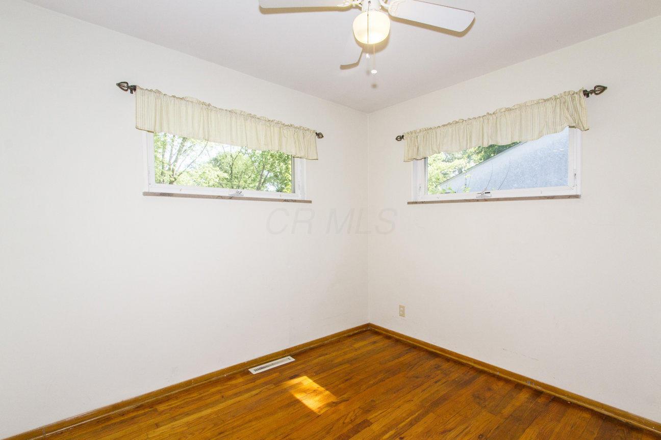 1621 Case Road Columbus, OH 43224 - Photo 20 of 35