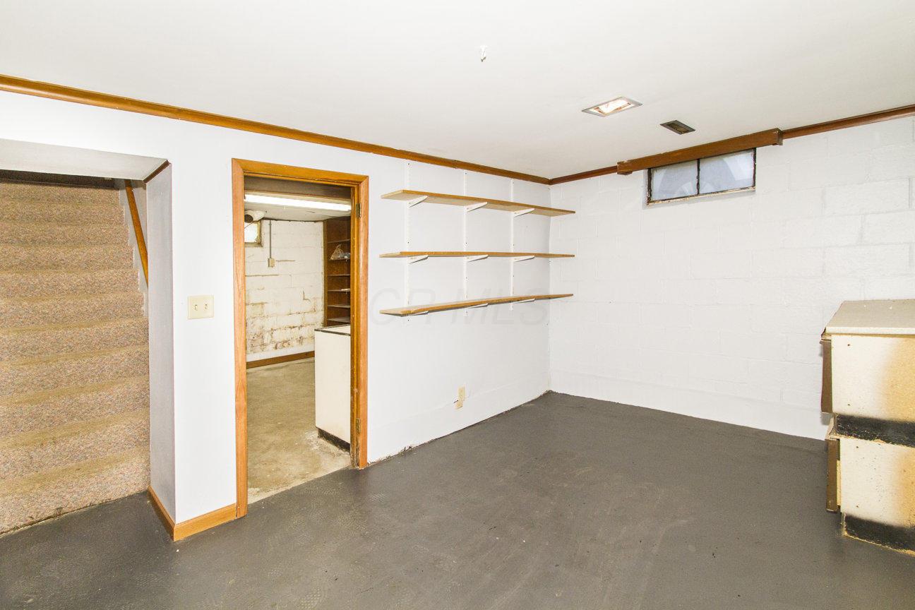 1621 Case Road Columbus, OH 43224 - Photo 21 of 35