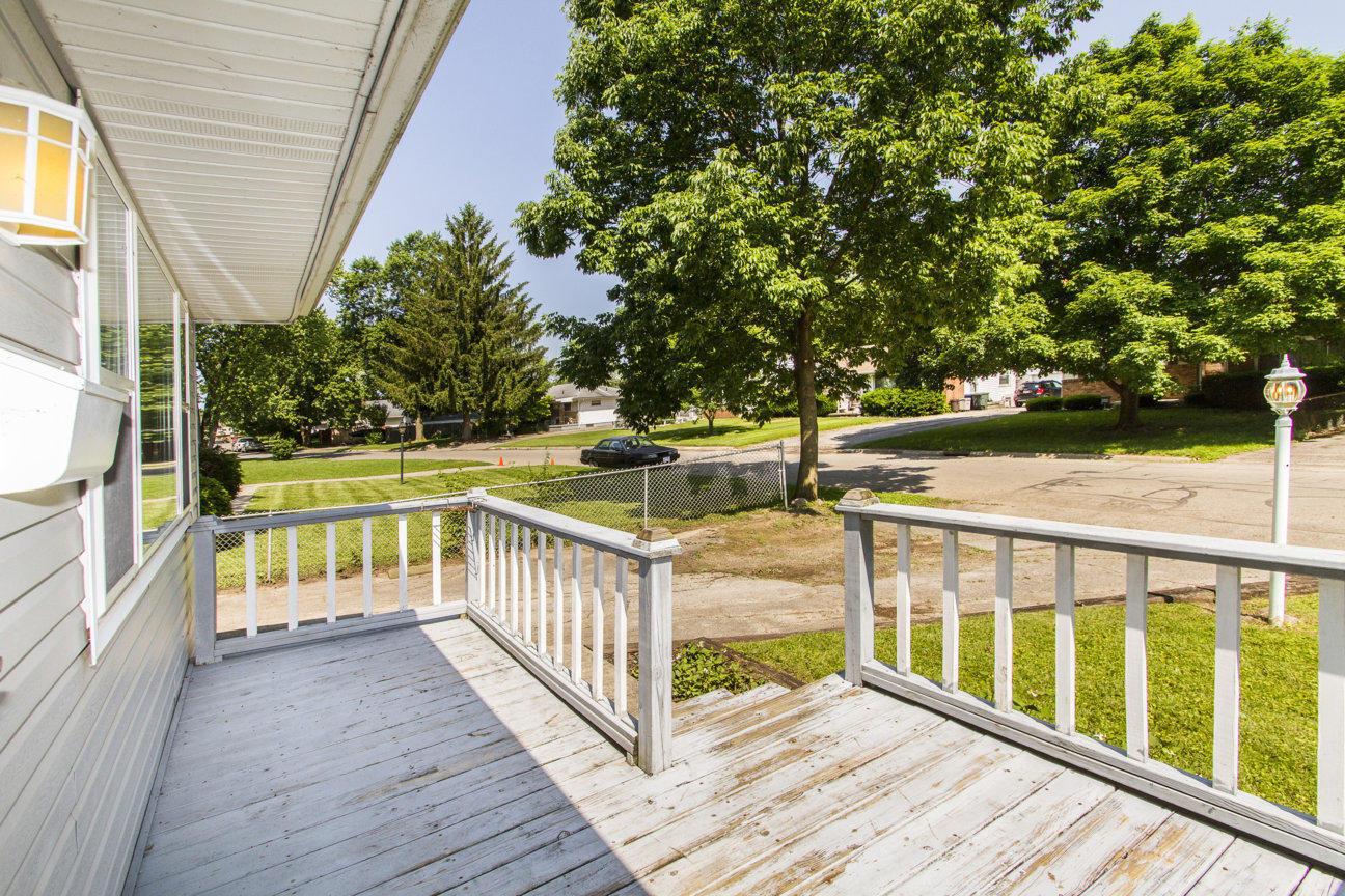 1621 Case Road Columbus, OH 43224 - Photo 3 of 35
