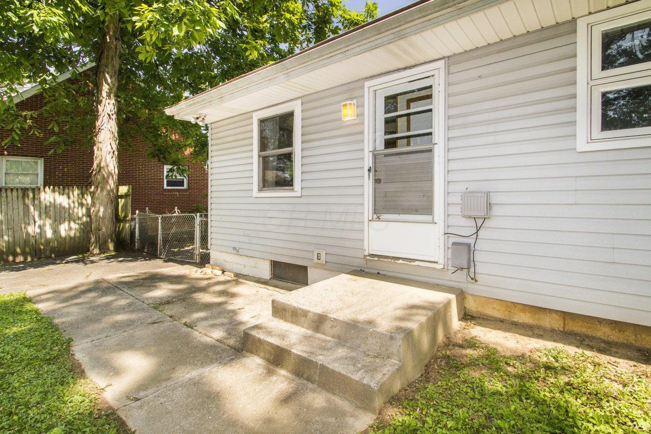 1621 Case Road Columbus, OH 43224 - Photo 33 of 35