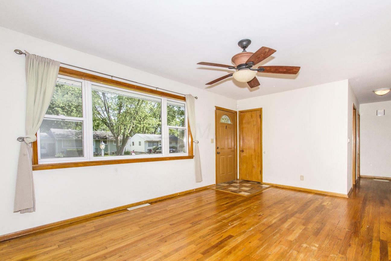 1621 Case Road Columbus, OH 43224 - Photo 5 of 35