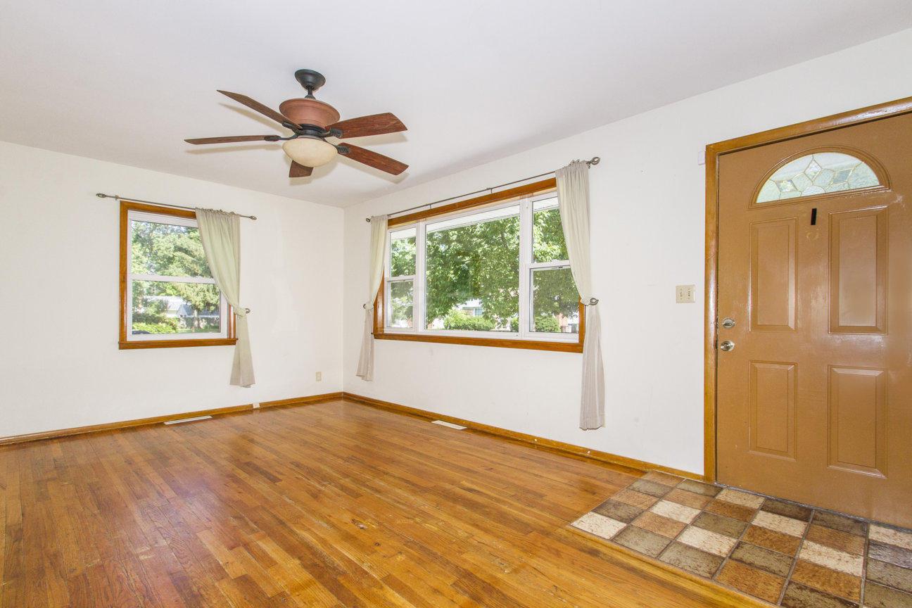 1621 Case Road Columbus, OH 43224 - Photo 6 of 35