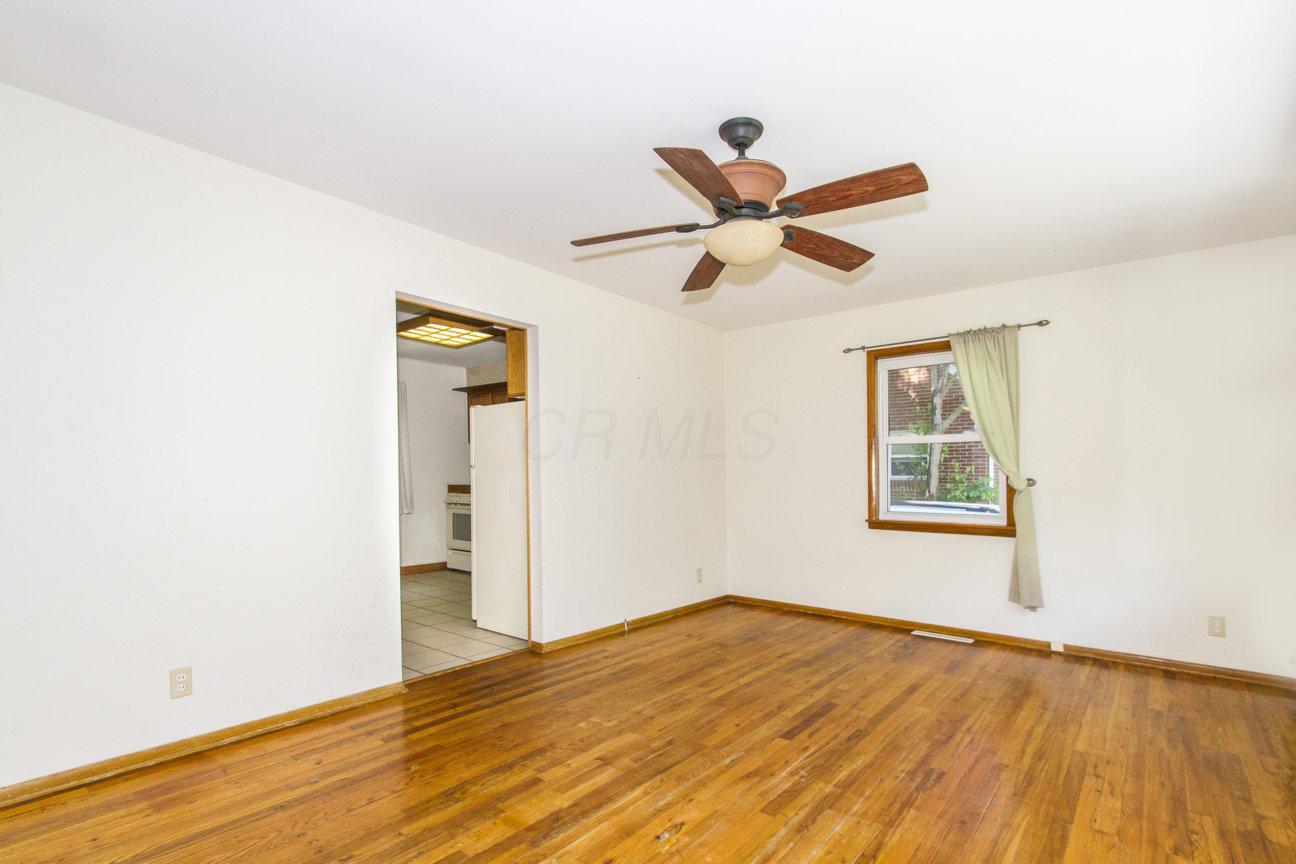 1621 Case Road Columbus, OH 43224 - Photo 7 of 35