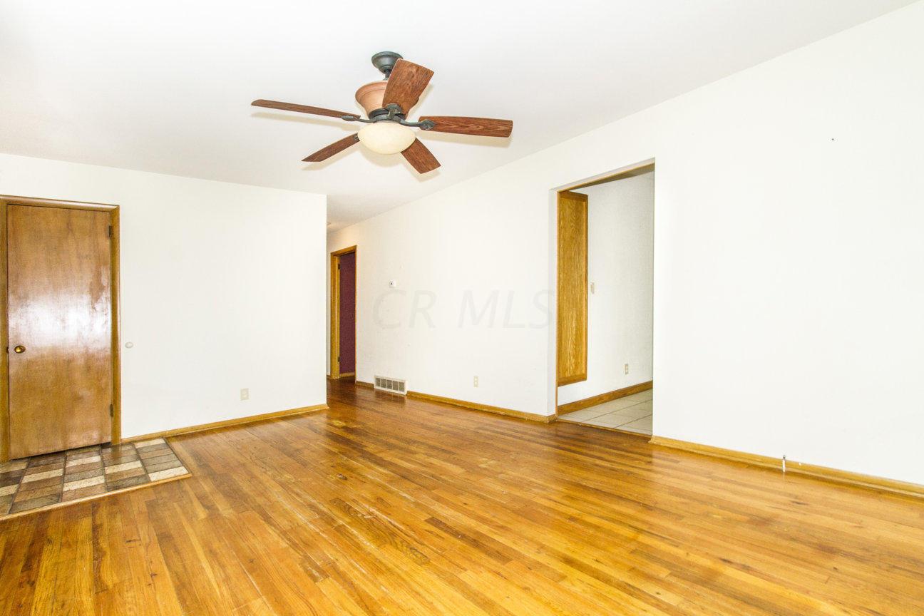 1621 Case Road Columbus, OH 43224 - Photo 8 of 35