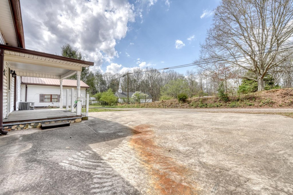 211 Ada Street Blue Ridge, GA 30513 - Photo 12 of 53