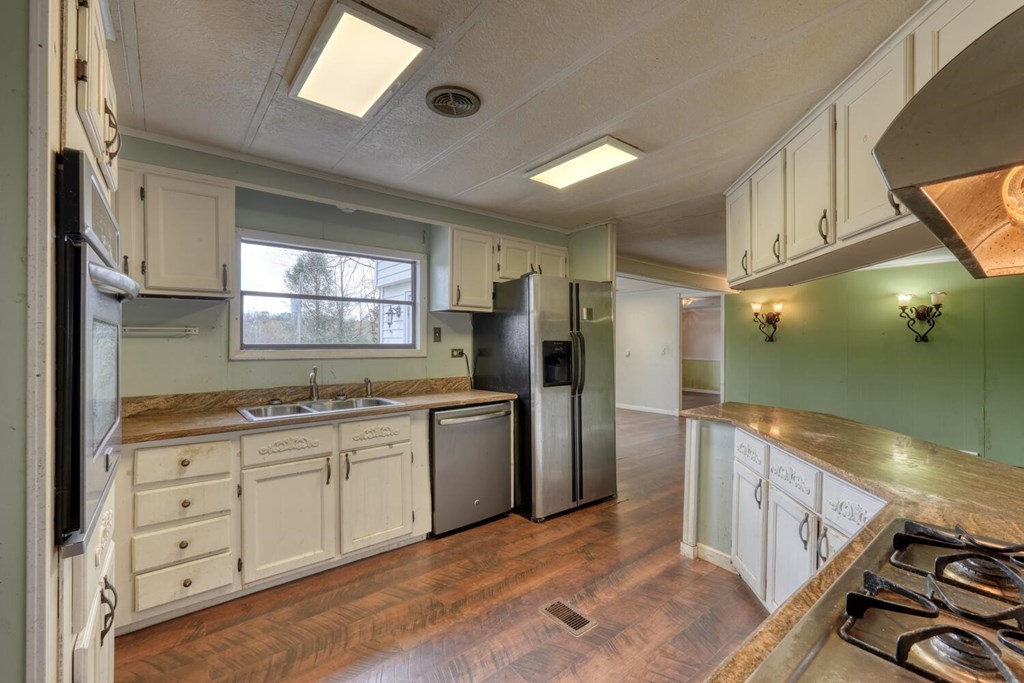 211 Ada Street Blue Ridge, GA 30513 - Photo 20 of 53