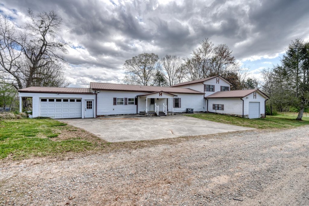 211 Ada Street Blue Ridge, GA 30513 - Photo 3 of 53