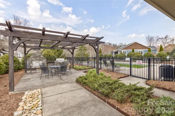 $824,000 | 37 Creekside View Drive, Asheville, NC 28804