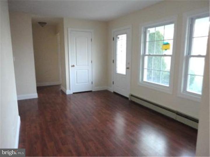 11 Springdale Road Kendall Park, NJ 08824 - Photo 3 of 11 Dining Room