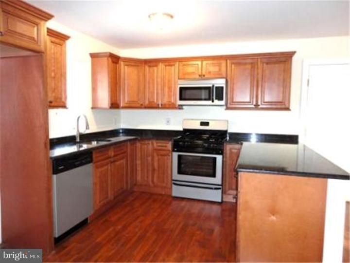 11 Springdale Road Kendall Park, NJ 08824 - Photo 4 of 11 Kitchen