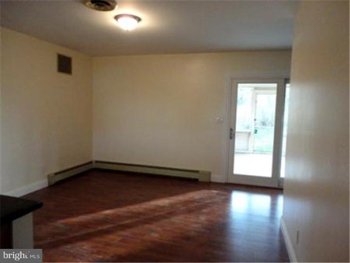 11 Springdale Road Kendall Park, NJ 08824 - Photo 5 of 11 Family Room