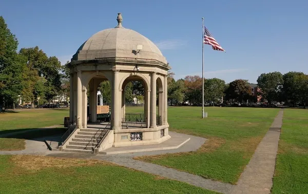 $2,950 | 99 Washington Street, Unit 21, Salem, MA 01970